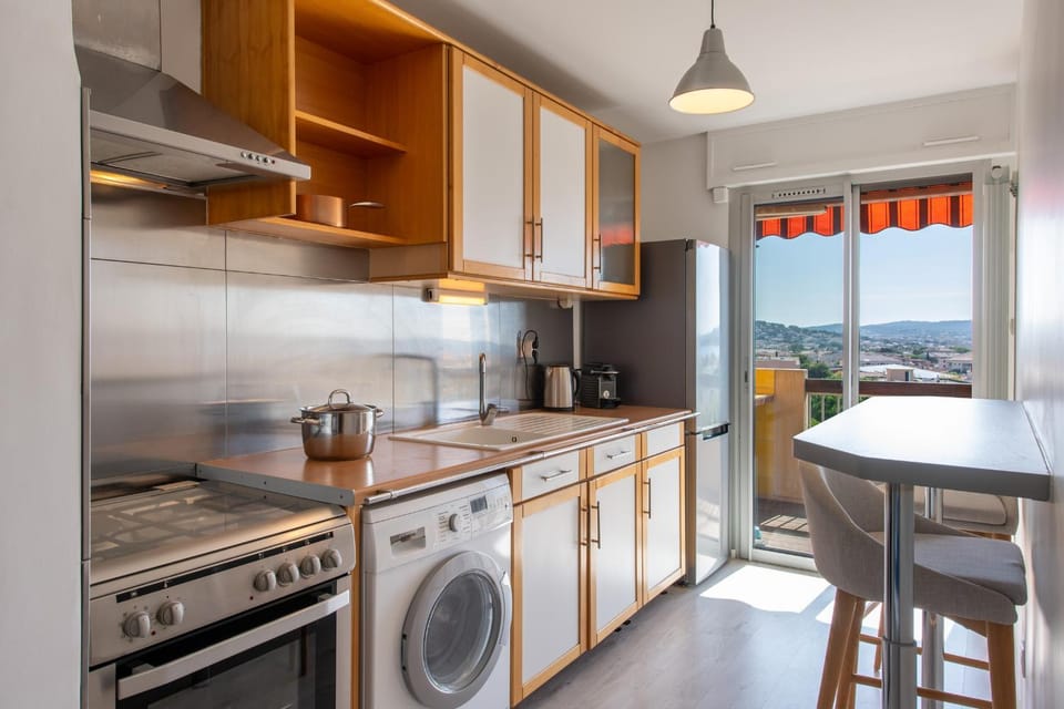 Dining area, Breakfast, minibar, pet friendly, stove, toaster, washing machine, dryer