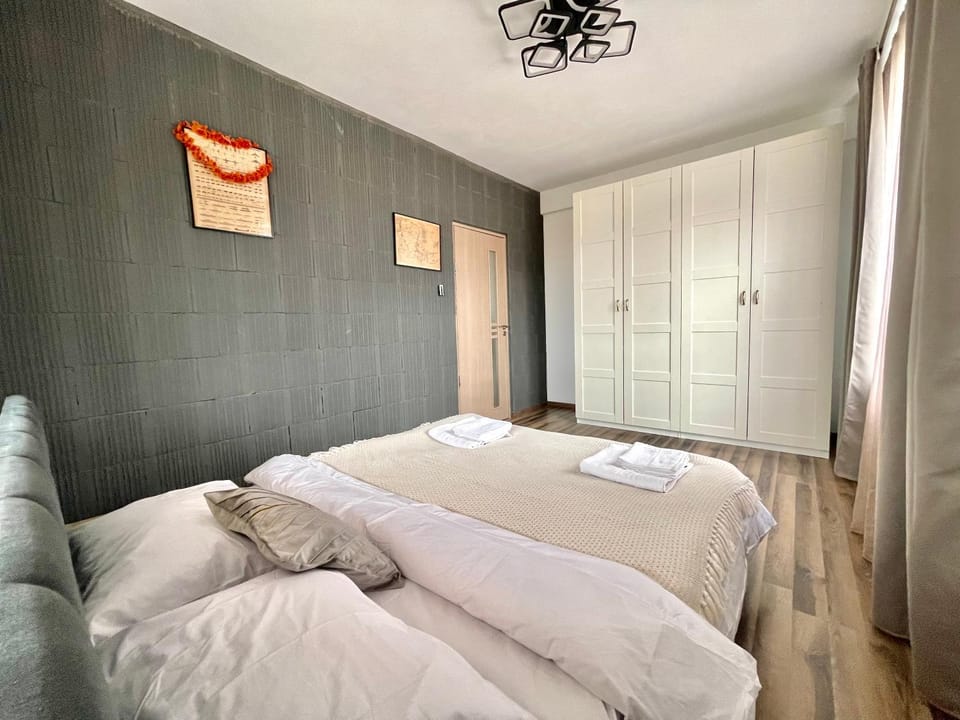 Bed, Photo of the whole room, Bedroom, towels, wardrobe