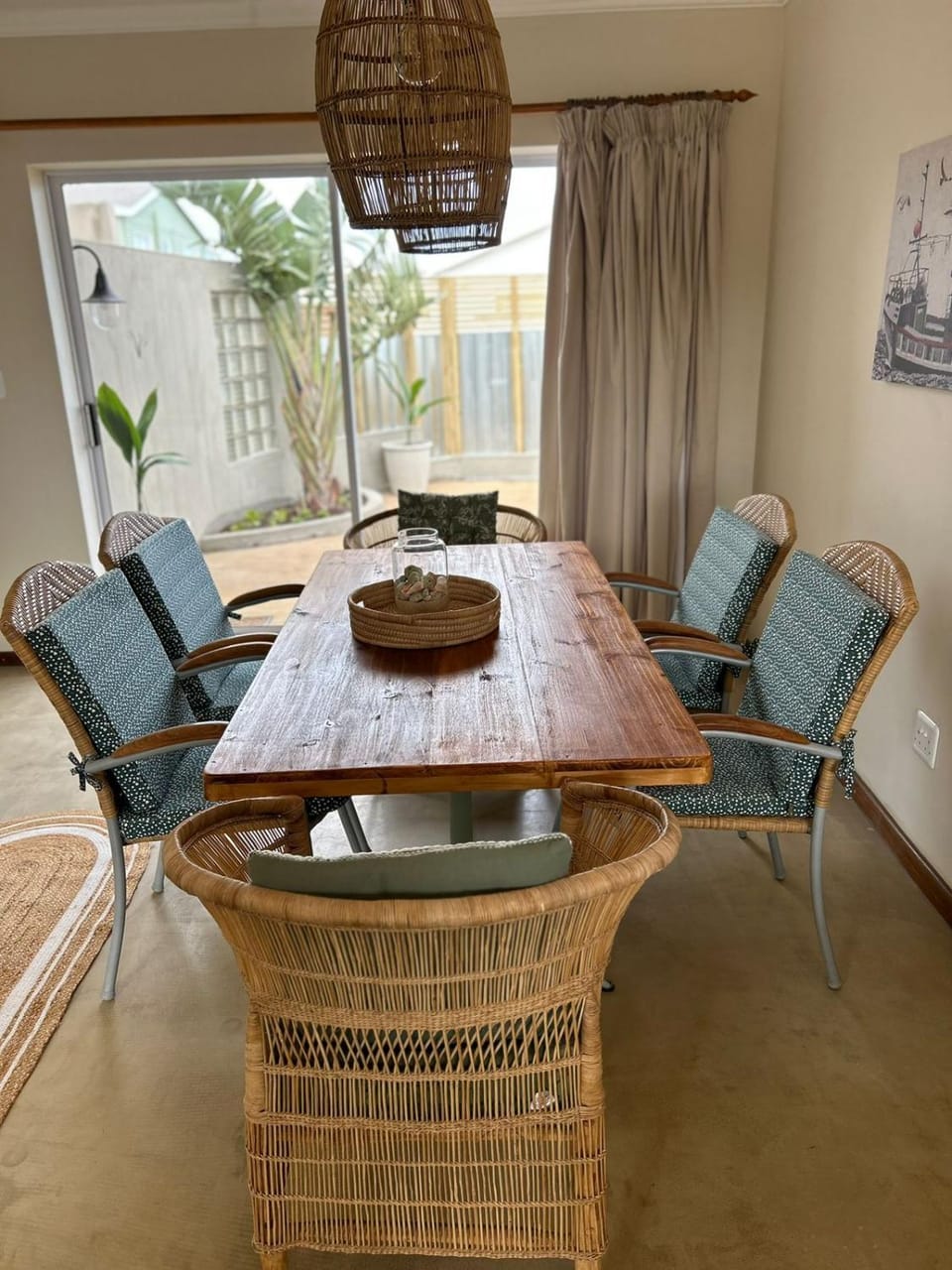 Seating area, Dining area