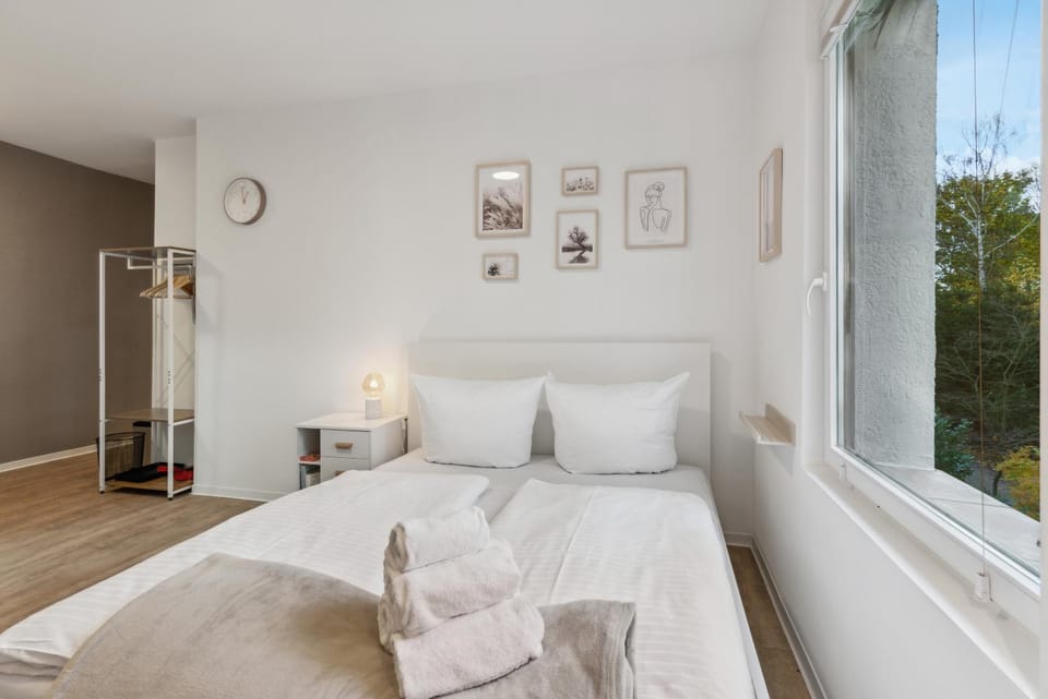 Bed, Living room, Photo of the whole room, Bedroom, wardrobe