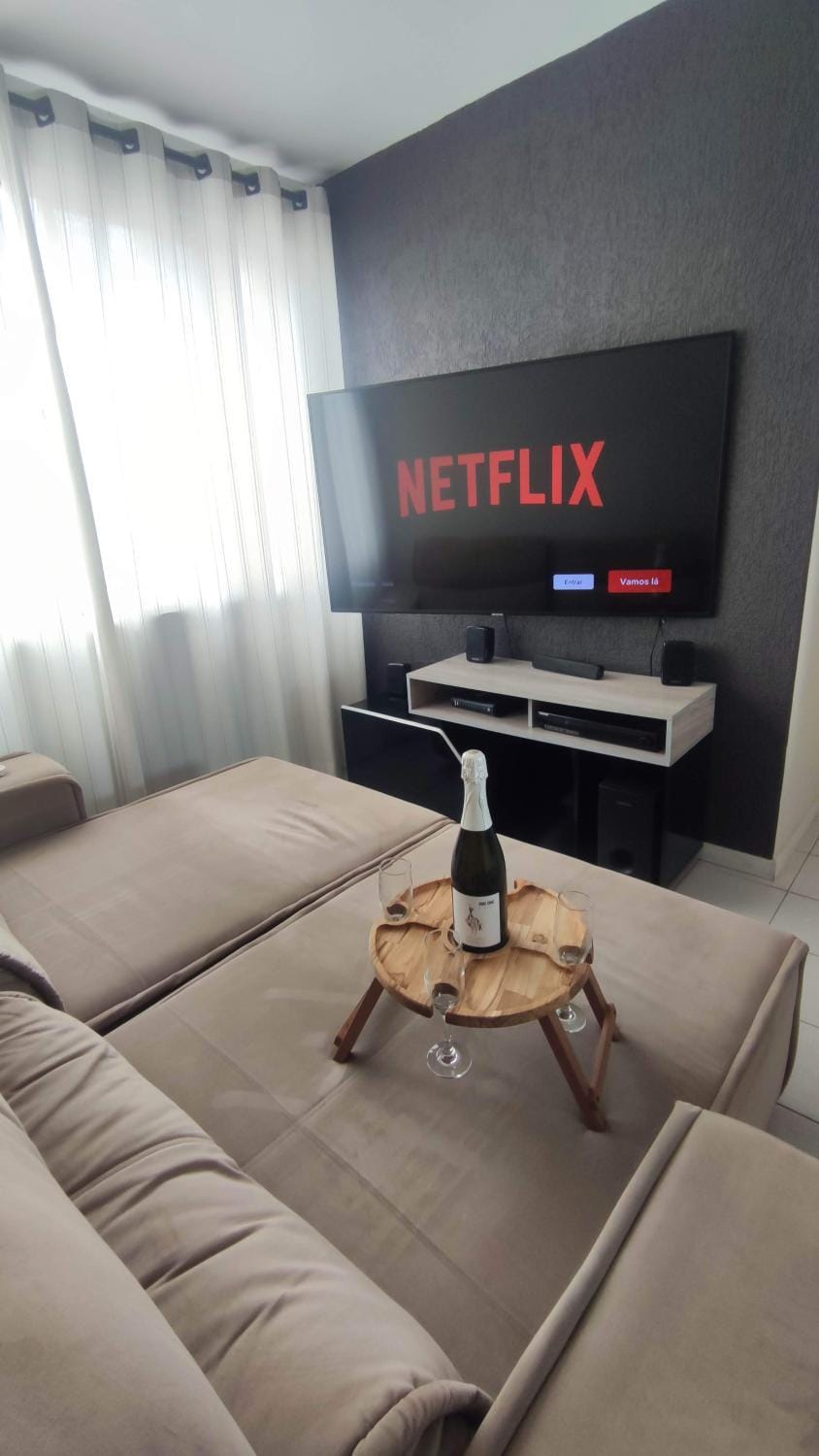 Communal lounge/ TV room, TV and multimedia, Living room, Seating area, air conditioner