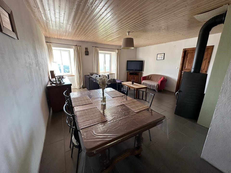 Communal lounge/ TV room, TV and multimedia, Dining area