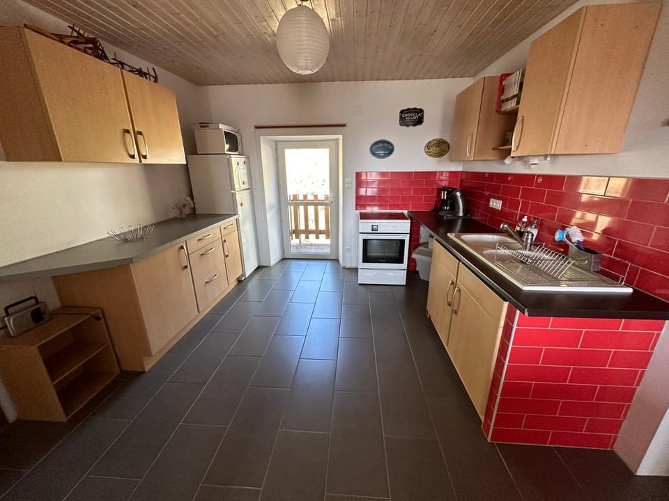 Kitchen or kitchenette, pet friendly