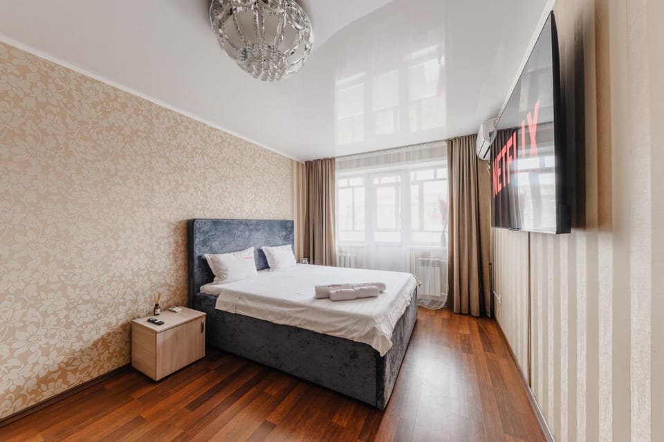 Bed, TV and multimedia, Photo of the whole room, Bedroom, towels