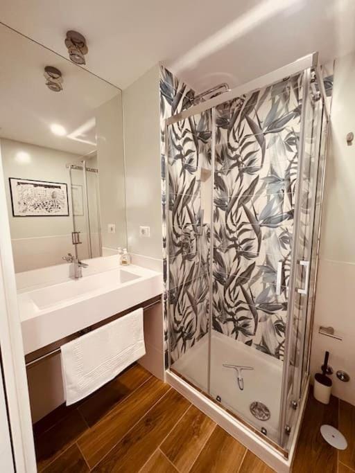 Shower, Bathroom
