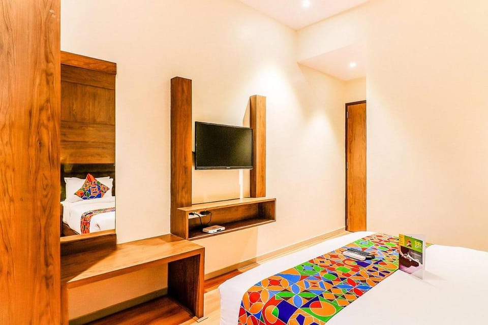 Bed, TV and multimedia, Photo of the whole room, Bedroom, wardrobe