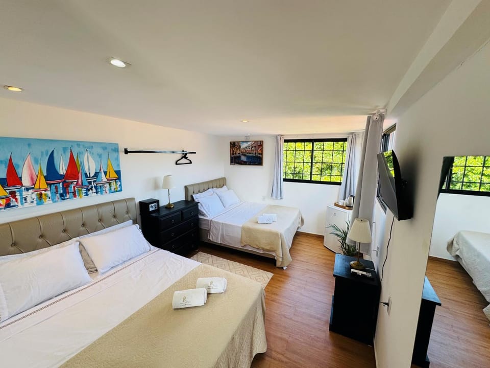 Bed, TV and multimedia, Photo of the whole room, Bedroom, air conditioner