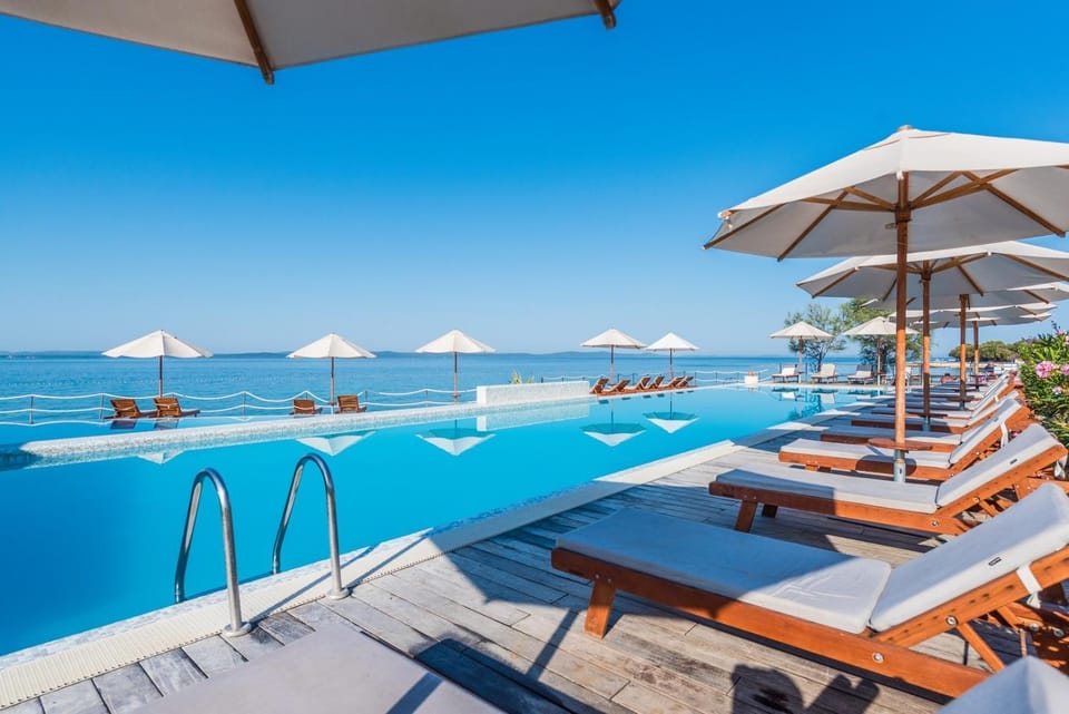 Beach, Swimming pool, Swimming pool