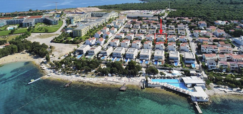 Neighbourhood, Bird's eye view
