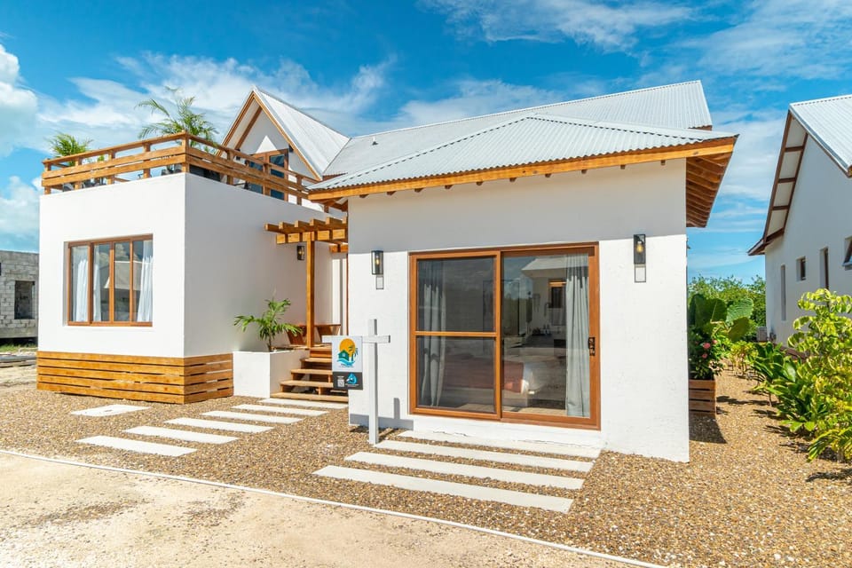 Casa Brisa and Mistico Beach Club plus Boat Shuttle Villa in San Pedro