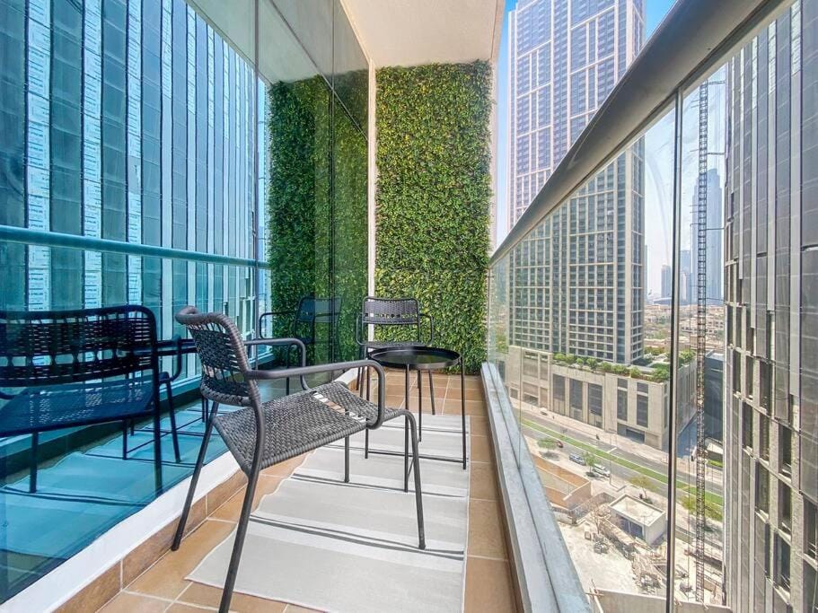 Exclusive Studio by Burj Khalifa and Dubai Mall, High Floor Apartment in Dubai
