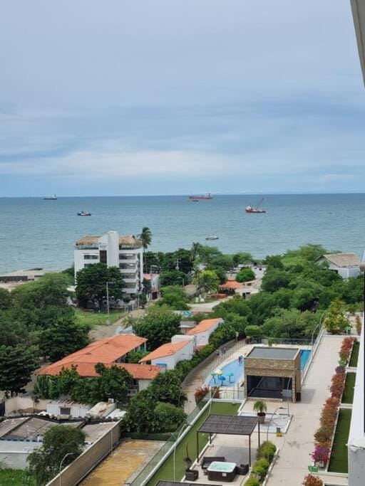 Neighbourhood, Pool view, Sea view, Location