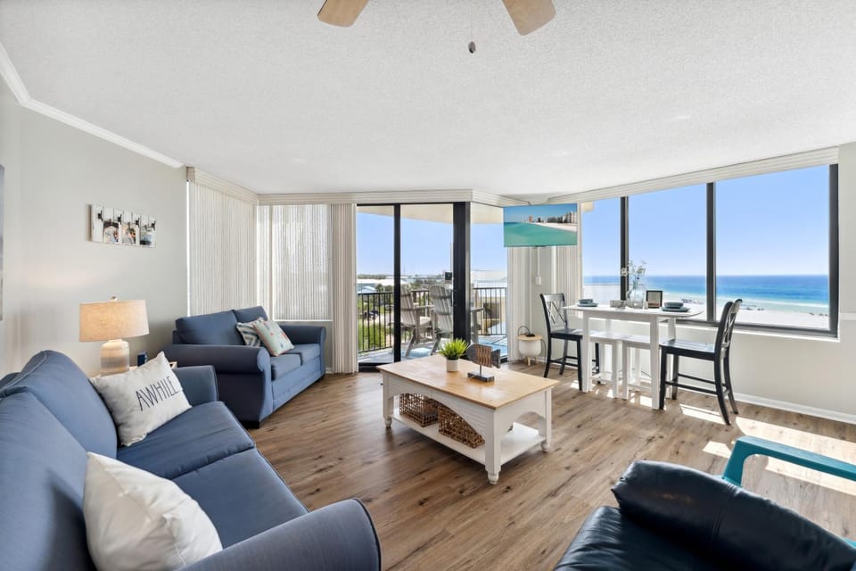 Natural landscape, TV and multimedia, View (from property/room), Balcony/Terrace, Living room, Seating area, Dining area, Beach, Sea view