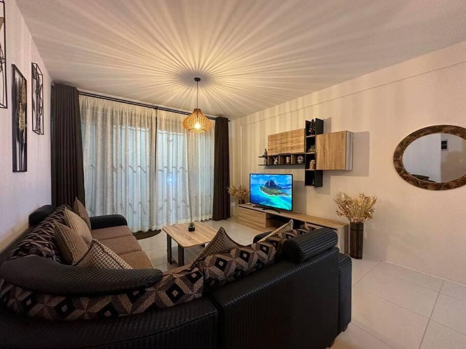 Communal lounge/ TV room, Living room, Seating area, Evening entertainment