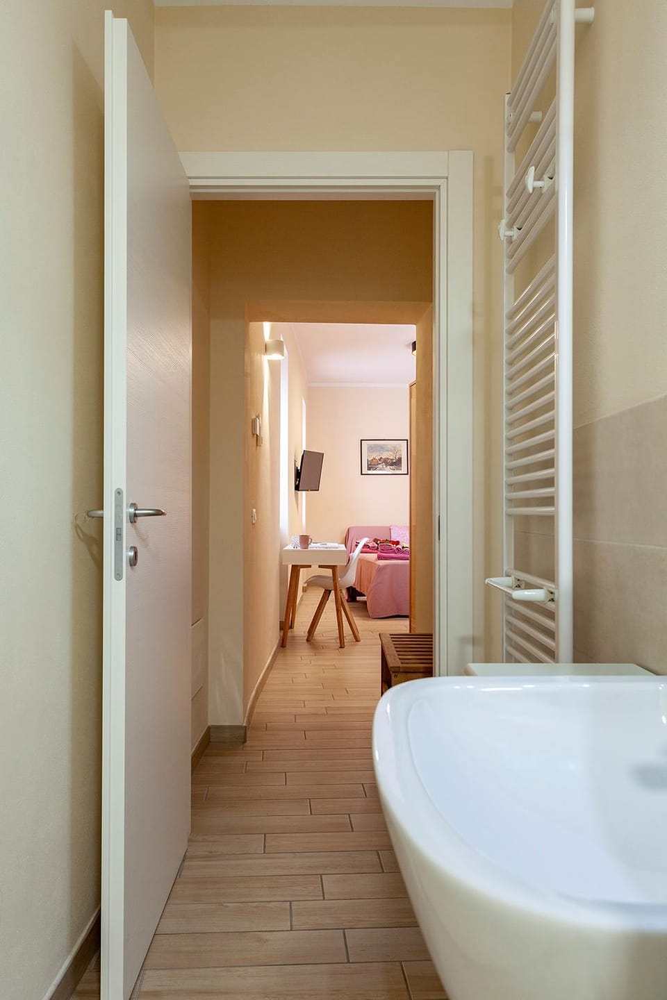 Bed, Bathroom, Photo of the whole room, Bedroom, towels