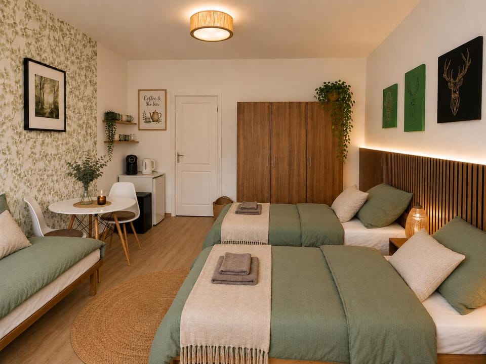 Bed, Seating area, towels