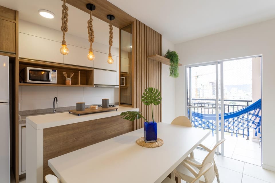 Dining area, minibar