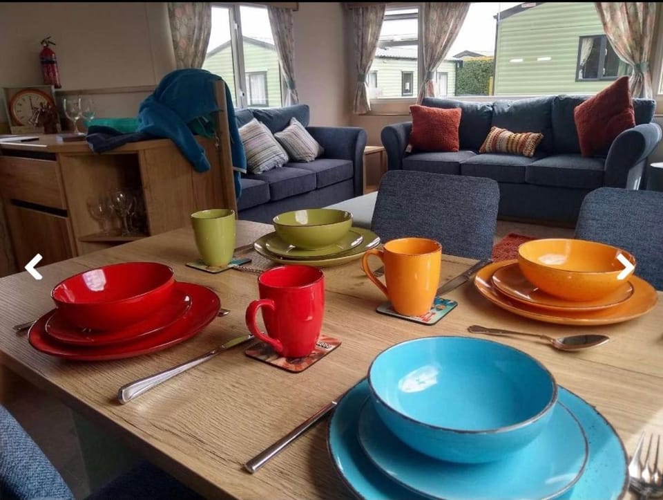 Coffee/tea facilities, Living room, Seating area, Dining area, locker