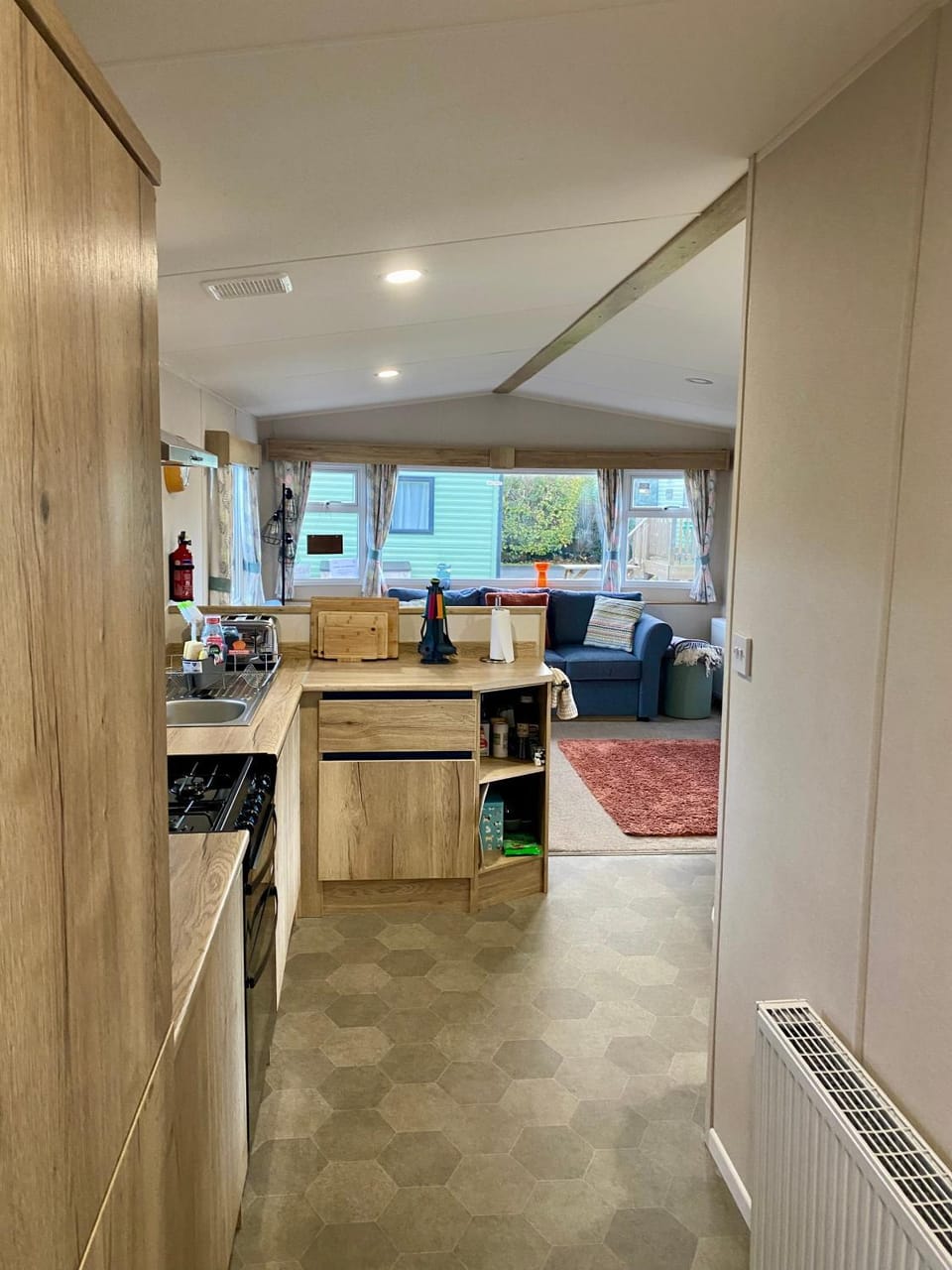 Kitchen or kitchenette, Living room, Seating area, Dining area, internet, internet, toaster, toaster