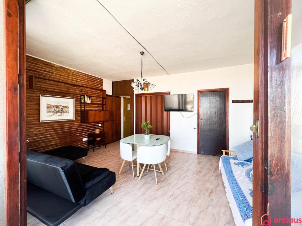 TV and multimedia, Living room, Seating area, Dining area