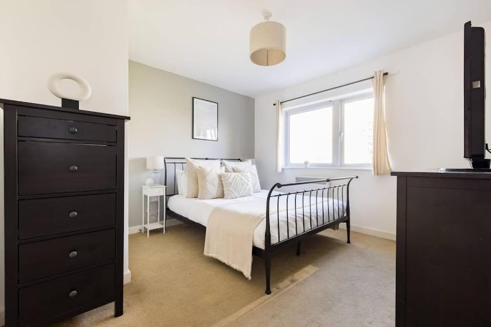 Bed, Photo of the whole room, Bedroom, wardrobe