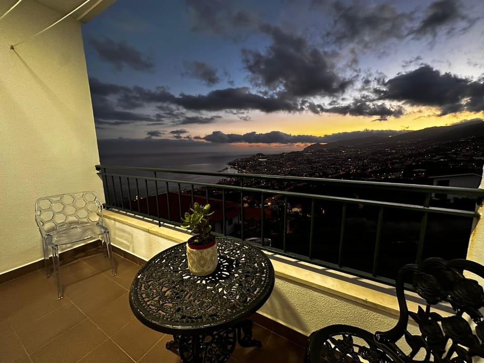 Natural landscape, View (from property/room), Balcony/Terrace, Balcony/Terrace, Mountain view, Sea view, Sunset