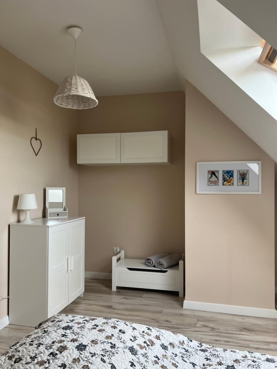 Photo of the whole room, Bedroom