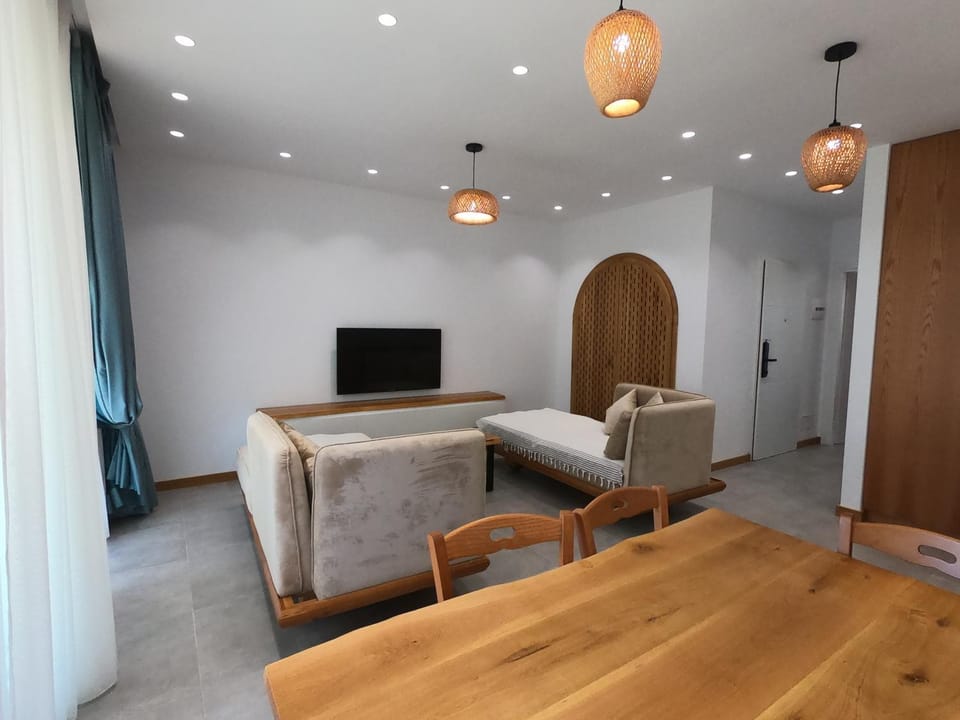 Living room, Seating area, Dining area