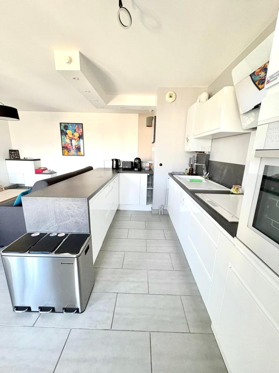 Coffee/tea facilities, dishwasher, oven, stove, toaster