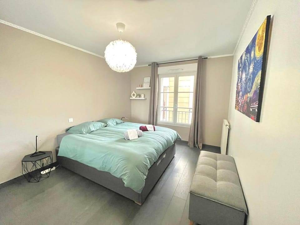 Bed, Photo of the whole room, Bedroom