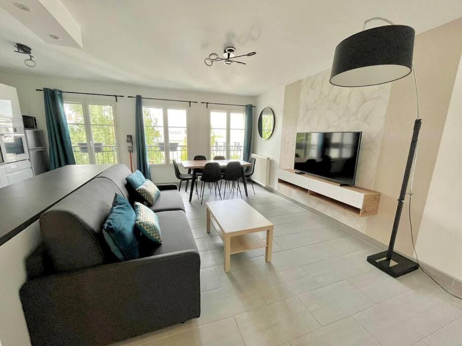 Communal lounge/ TV room, Living room