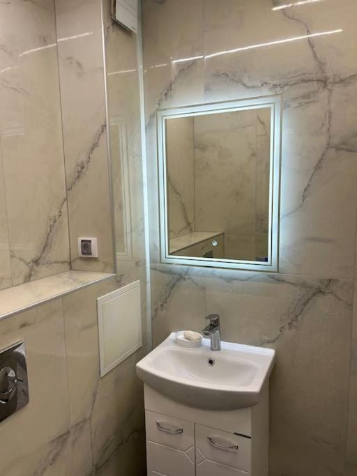 Shower, Bathroom