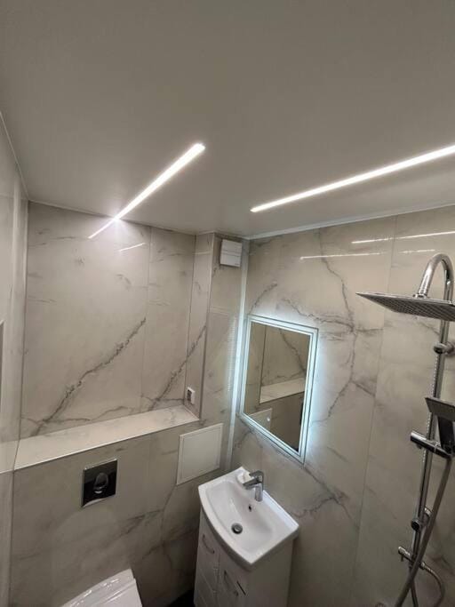 Shower, Toilet, Bathroom