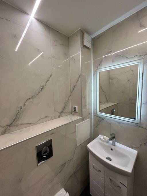 Shower, Bathroom