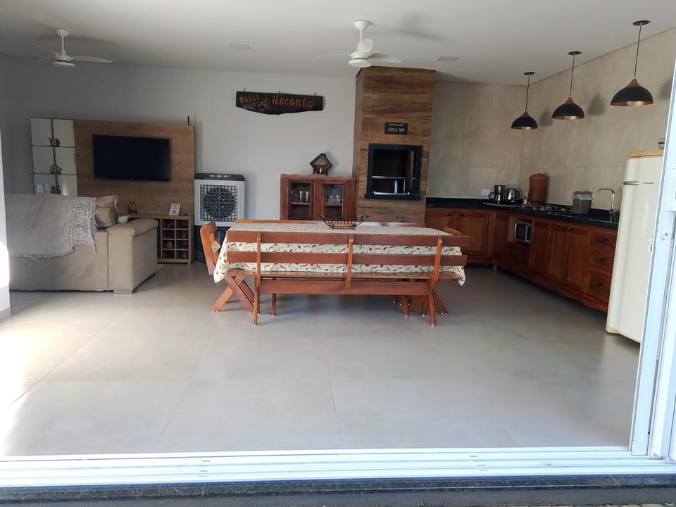 Kitchen or kitchenette, Dining area, pet friendly