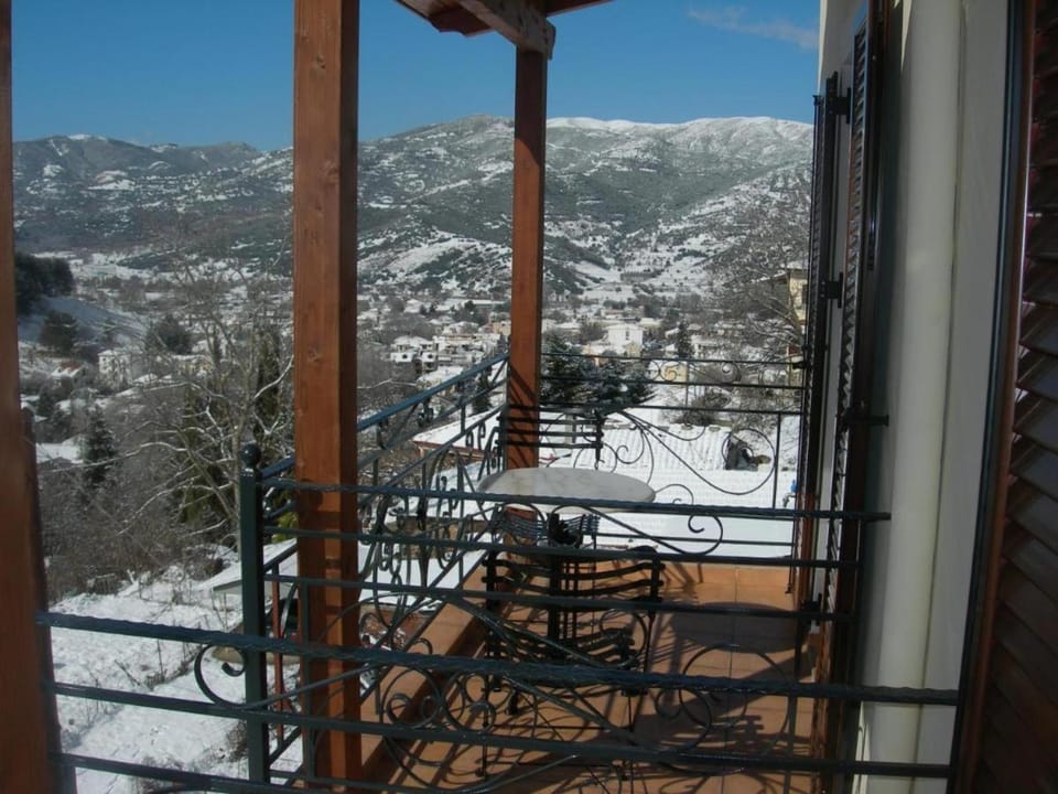 View (from property/room), Balcony/Terrace, Mountain view