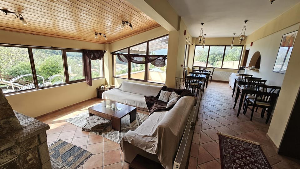 Dining area, Breakfast