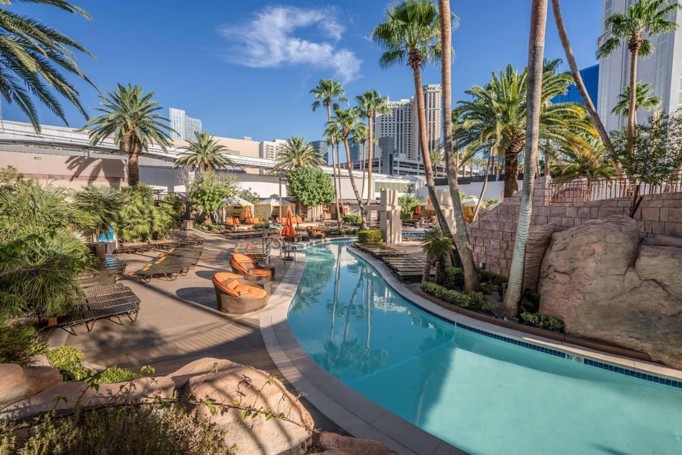 Pool view, Swimming pool