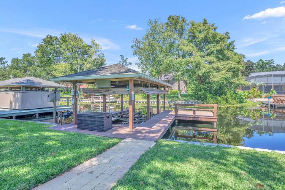 Best of Both Worlds Lakehouse House in Forest City