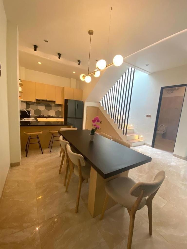 Kitchen or kitchenette, Dining area, oven, stove