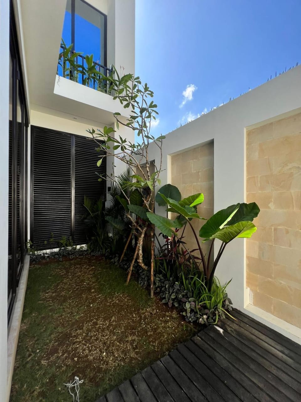 Property building, Day, Garden, Garden view