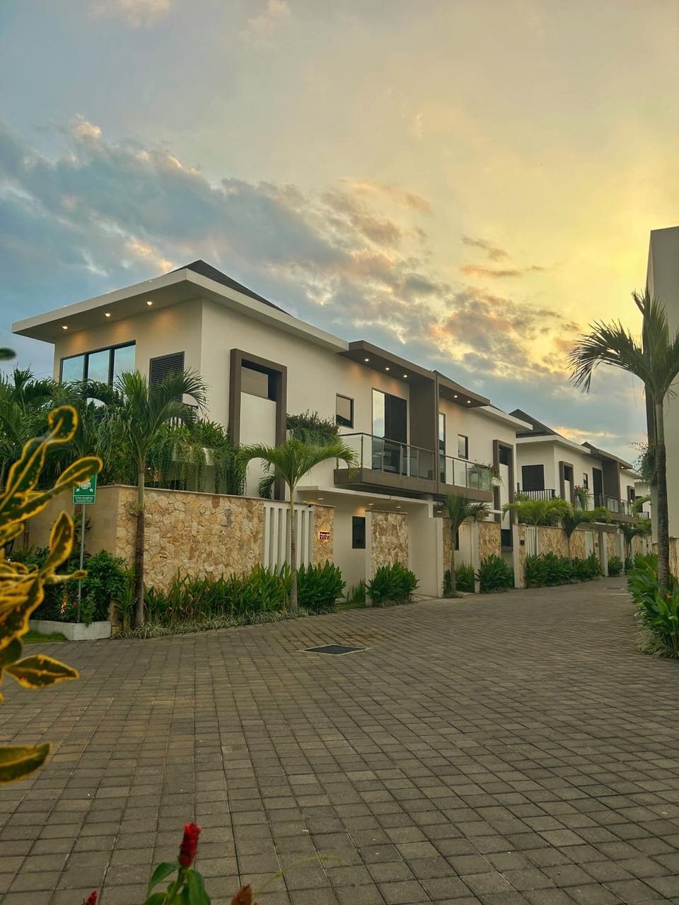 Property building, Day, Garden, Garden view