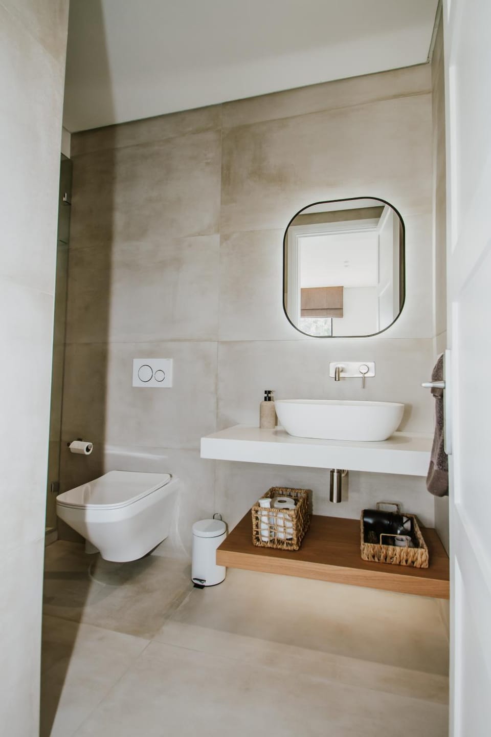 Shower, Toilet