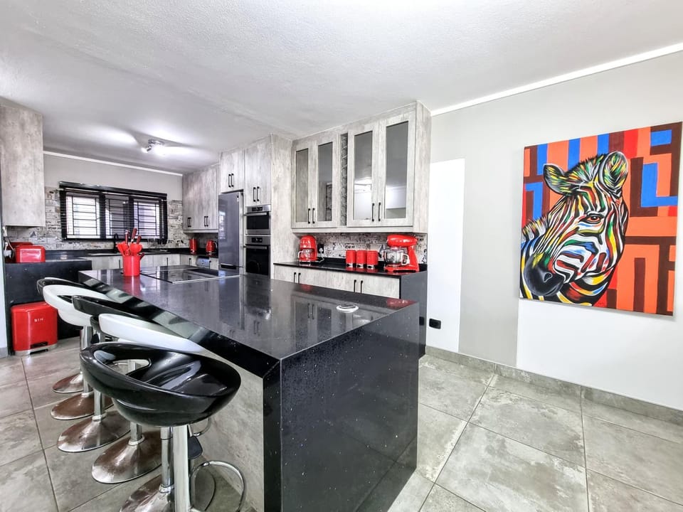 Kitchen or kitchenette, Seating area, Dining area, oven, stove