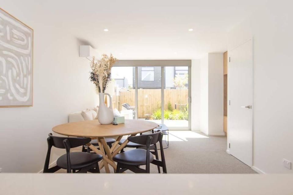 Inner City Luxury With Free Parking House in Christchurch