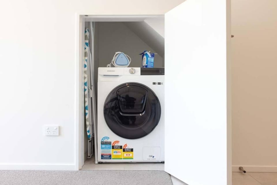 Inner City Luxury With Free Parking House in Christchurch