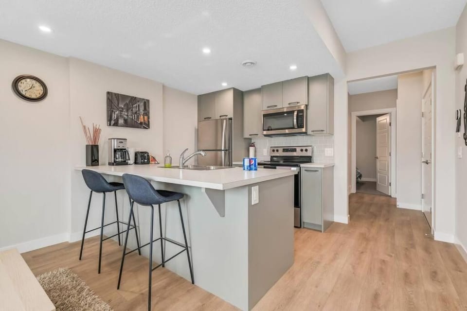 Brand New Executive Suite Apartment in Calgary