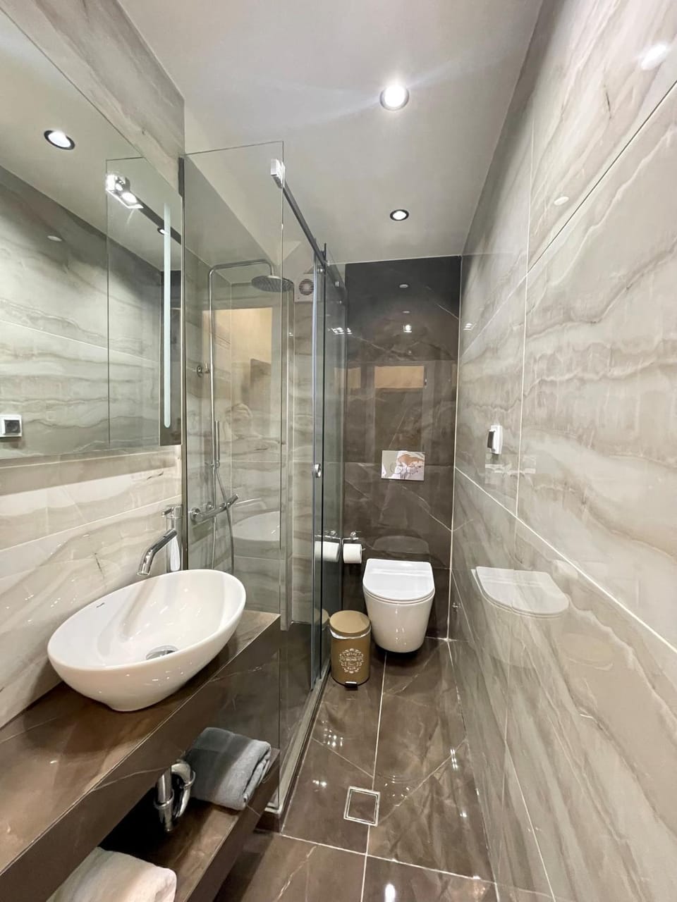 Shower, Bathroom, towels