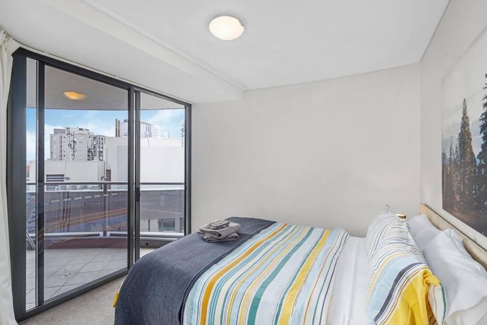 Inner-City Vibes! 2Bed/1Bath/1Car/Pool/Balcony~CBD Apartment in Kangaroo Point