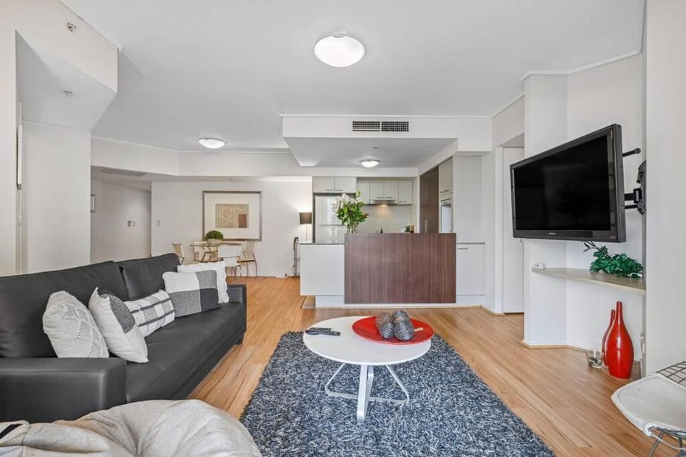 Inner-City Vibes! 2Bed/1Bath/1Car/Pool/Balcony~CBD Apartment in Kangaroo Point